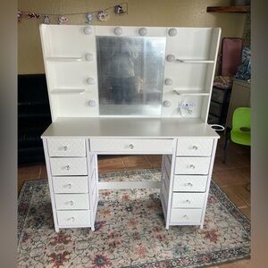 •BRAND NEW Makeup Vanity•